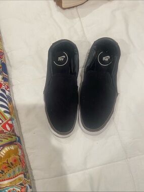 Nike Men’s Black Slip-On Sneakers with White Sole